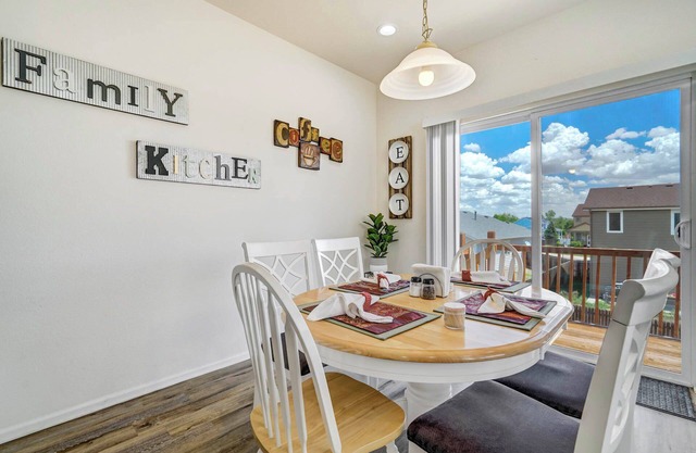 Cozy Modern 3-bdr Mtn Retreat/amazon/military base/AC/family friendly