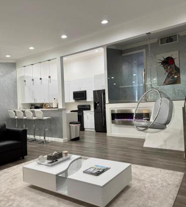 Cozy Modern Apartment with Free Parking&Wi-Fi