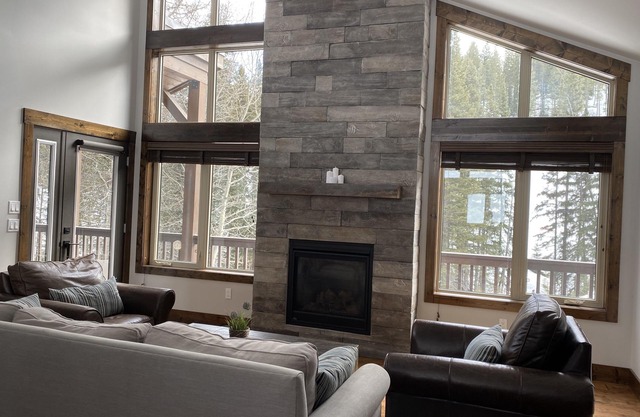 Cozy, modern cabin, close to golf course and village amenities.