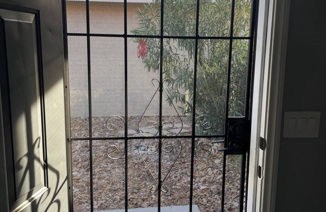 Cozy & Modern Las Vegas Getaway