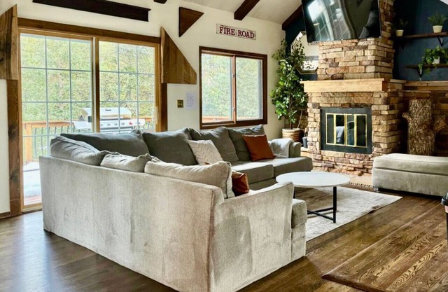 Cozy Mountain Cabin in Cascade, CO!