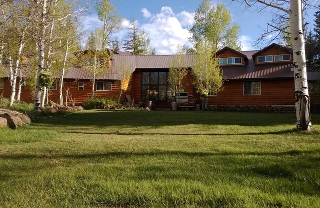 Cozy Mountain Retreat/Great For Reunions, Family Retreats, Room For Tents!