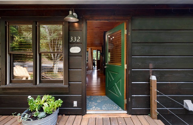 Cozy mountain view cabin & 2 king en-suites