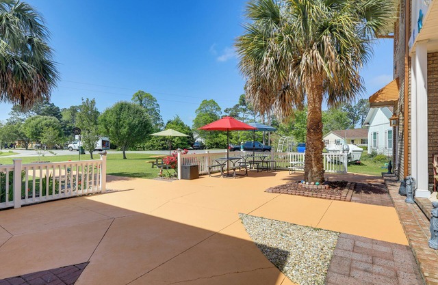 Cozy Newport Apartment w/Dock & Creek Access!