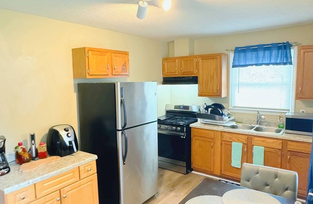 Cozy Oasis On 5th Ave mins. from Downtown Vibrant Nightlife and Dining Scene!