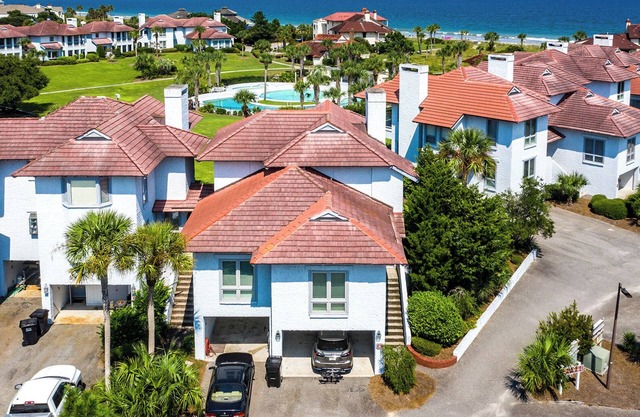 Cozy Oceanview Villa just steps from beach and pool