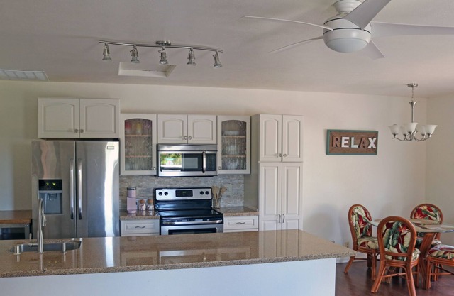 Cozy Ohana with Cal King Bed and Full Kitchen