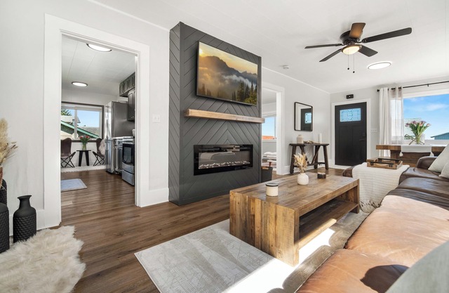 Cozy Olympic Haus, in Port Angeles near Olympic National Park, Lakes & Downtown