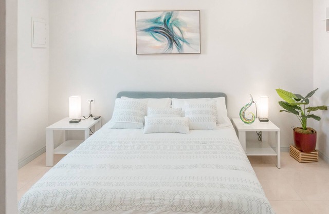 Cozy one-bedroom apartment in Palm Beach.