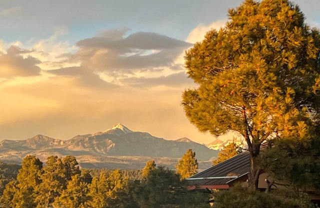 Cozy Pagosa Condo: Stunning Mountain & Lake Views!