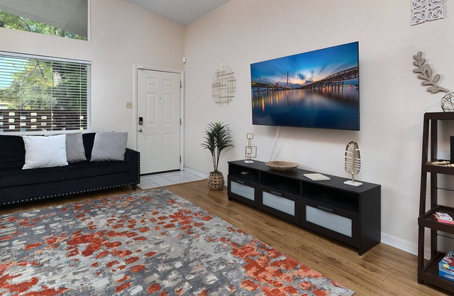 Cozy & Peaceful Home in San Antonio- 5min from Airport