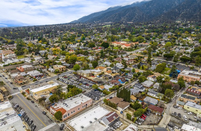 Cozy place in quaint, fun city