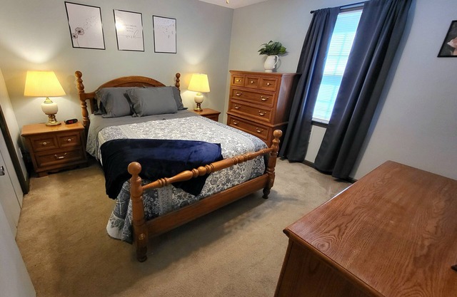 Cozy, private 2-bedroom guest house, near colleges.