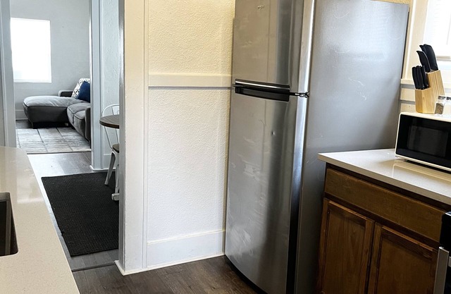 Cozy, Pueblo Downtown Apt. Unit #2- Bottom Unit. City Center 1.2 Miles away.