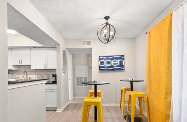 Cozy Queen City Getaway | 15 minutes from Uptown