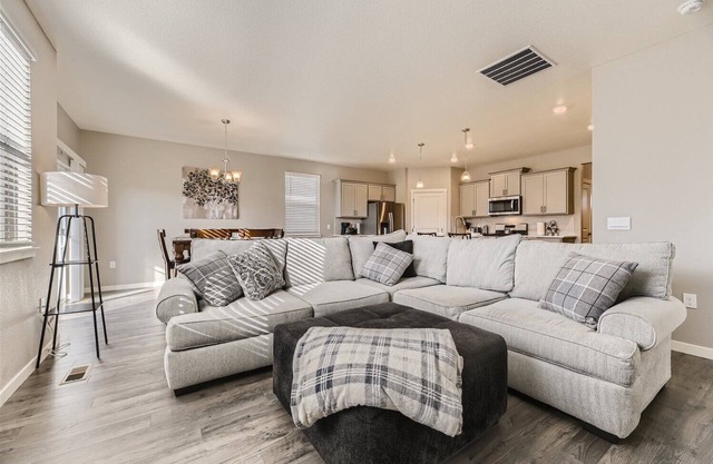 Cozy Ranch-Style Retreat Spacious & Serene