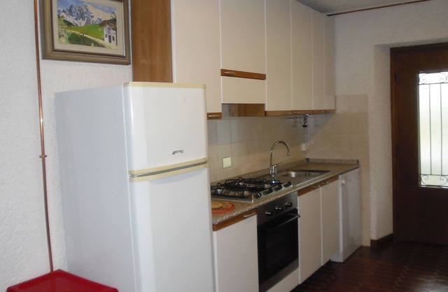 Cozy relaxing apartment with garden and views of the lake and mountains