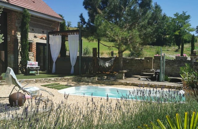 Cozy renovated loft with garden and private pool