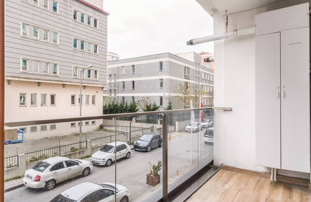 Cozy Residence with Balcony 4 min to Marmara Park