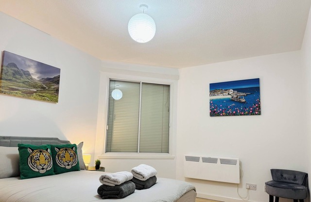 Cozy Retreat at Prime location with Free parking