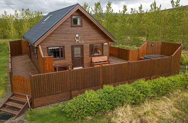 Cozy Retreat Home with Jacuzzi