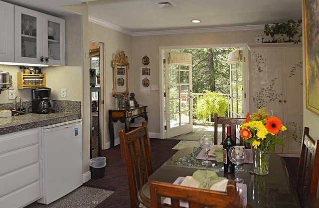 Cozy Retreat, Studio Apartment, City Permit VR09-0038.