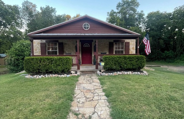 Cozy Riverside Getaway on the Paluxy River