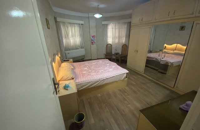 cozy room king raa in shared apartment