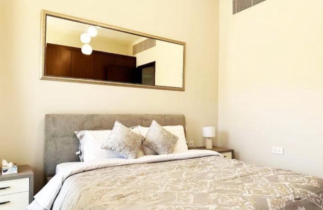 Cozy room near pool muscat Bay