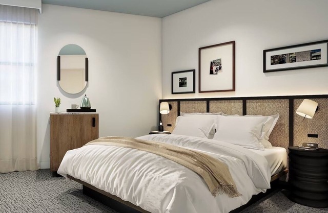 Cozy Room Steps Away from Waikiki Beach | Pool