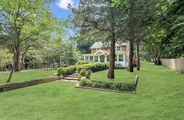 Cozy Sag Harbor Home Minutes from the Beach, Restaurants, Town Shopping