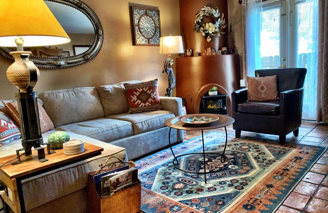Cozy Santa Fe Southwestern Retreat