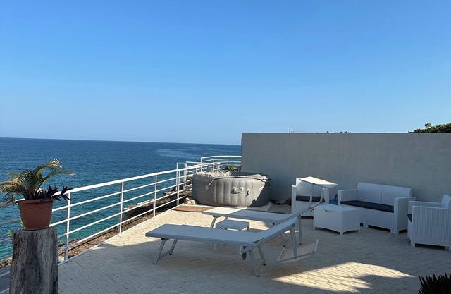 Cozy sea view rooms with private beach and jacuzzi