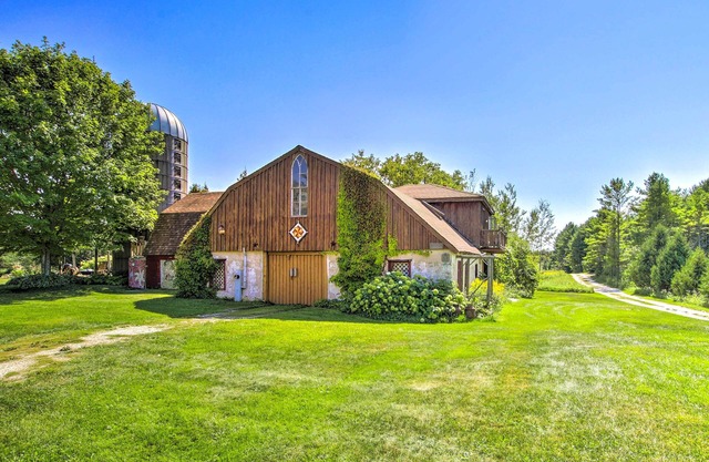 Cozy Sister Bay Getaway in Converted Barn!