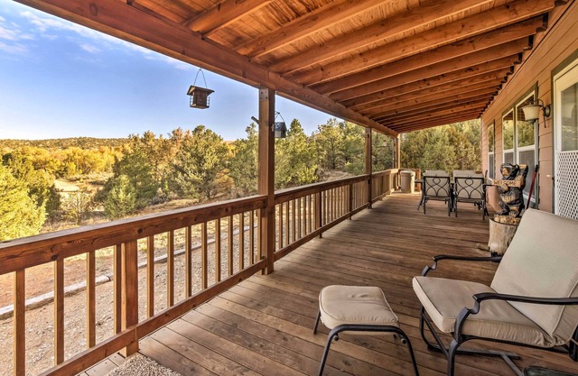 Cozy Ski Cabin w/Deck Near Taos Ski Valley!