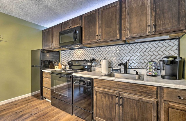 Cozy Ski-in/ski-out Condo on Magic Mountain