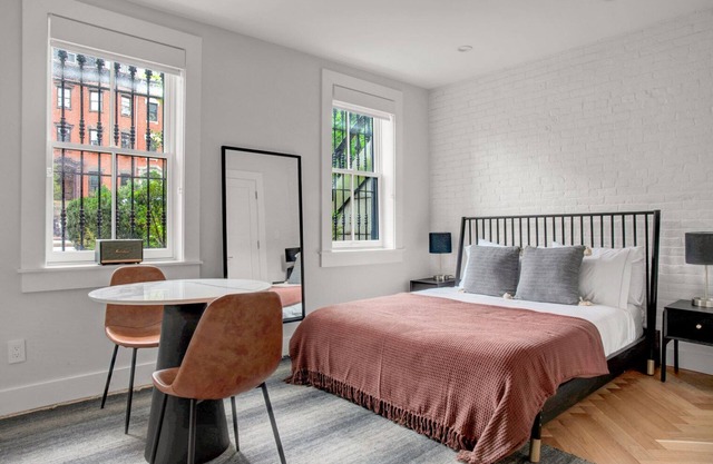 Cozy South End Studio near T, Shops + Dining, by Blueground