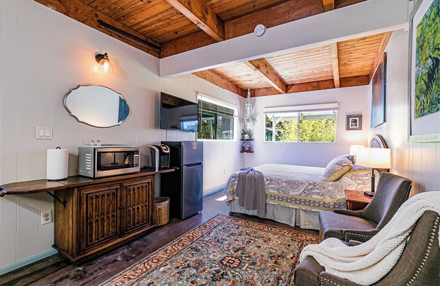 Cozy stay just 5 minute drive to Volcano National Park, Winery and Golf!