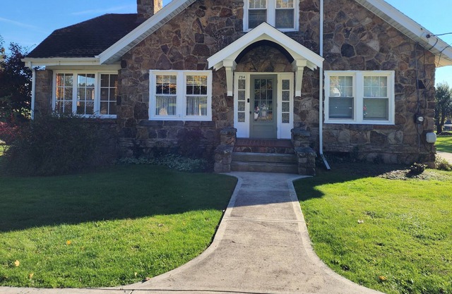 Cozy Stone Cottage Foxburg