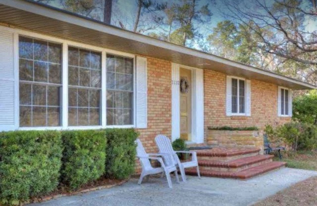 Cozy Studio adjacent to Augusta Nationals, onsite parking and separate entrance.