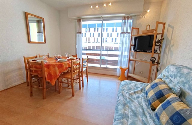 Cozy Studio Cabine for 6 at Pla d'Adet - Balcony, Parking, Ski Locker