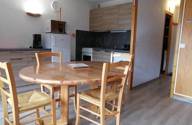 Cozy studio near slopes with pool and parking