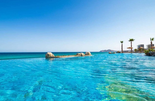 Cozy studio in charming Villa La Valencia one of the areas primer resorts.