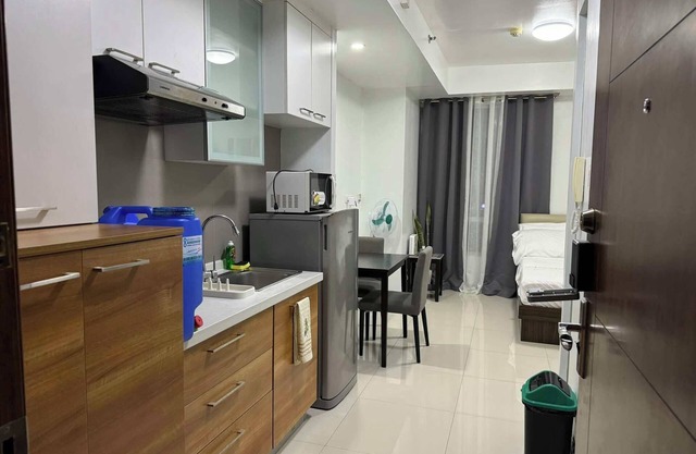 Cozy Studio in Mandaluyong with Modern Amenities, Free Pool & Gym Access.