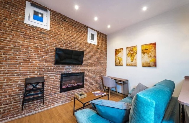 Cozy studio near Cuatro Caminos by beBalmy