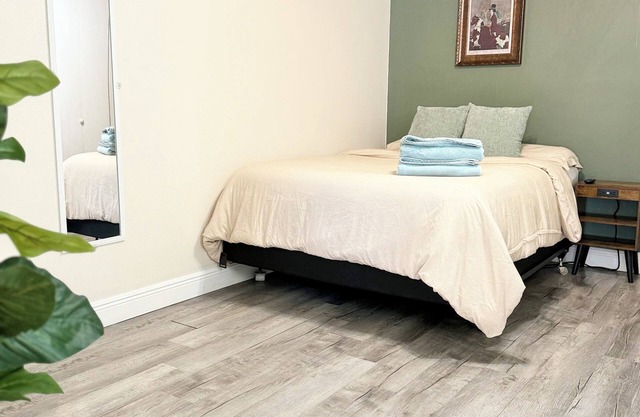 Cozy Studio Near TPA Airport Highway Mall Central Peaceful Stay Disney+