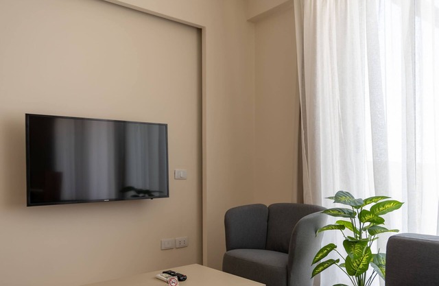 Cozy studio with WiFi and AC in serene Giza Governorate