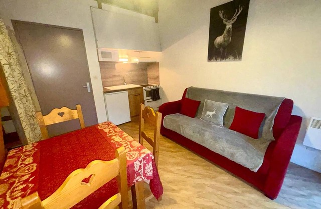 Cozy Studio with Mezzanine, Ski Lockers, and Free WiFi in Les Angles