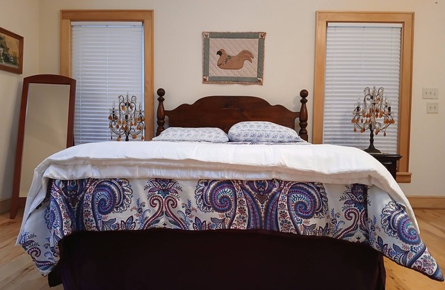 Cozy studio with WiFi and AC in charming Sunbury