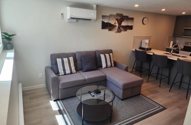 Cozy & Stylish AC Suite Near YYC Airport